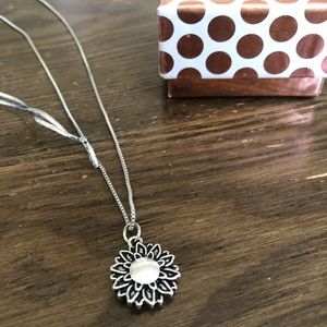 NWOT sunflower necklace 🌻
